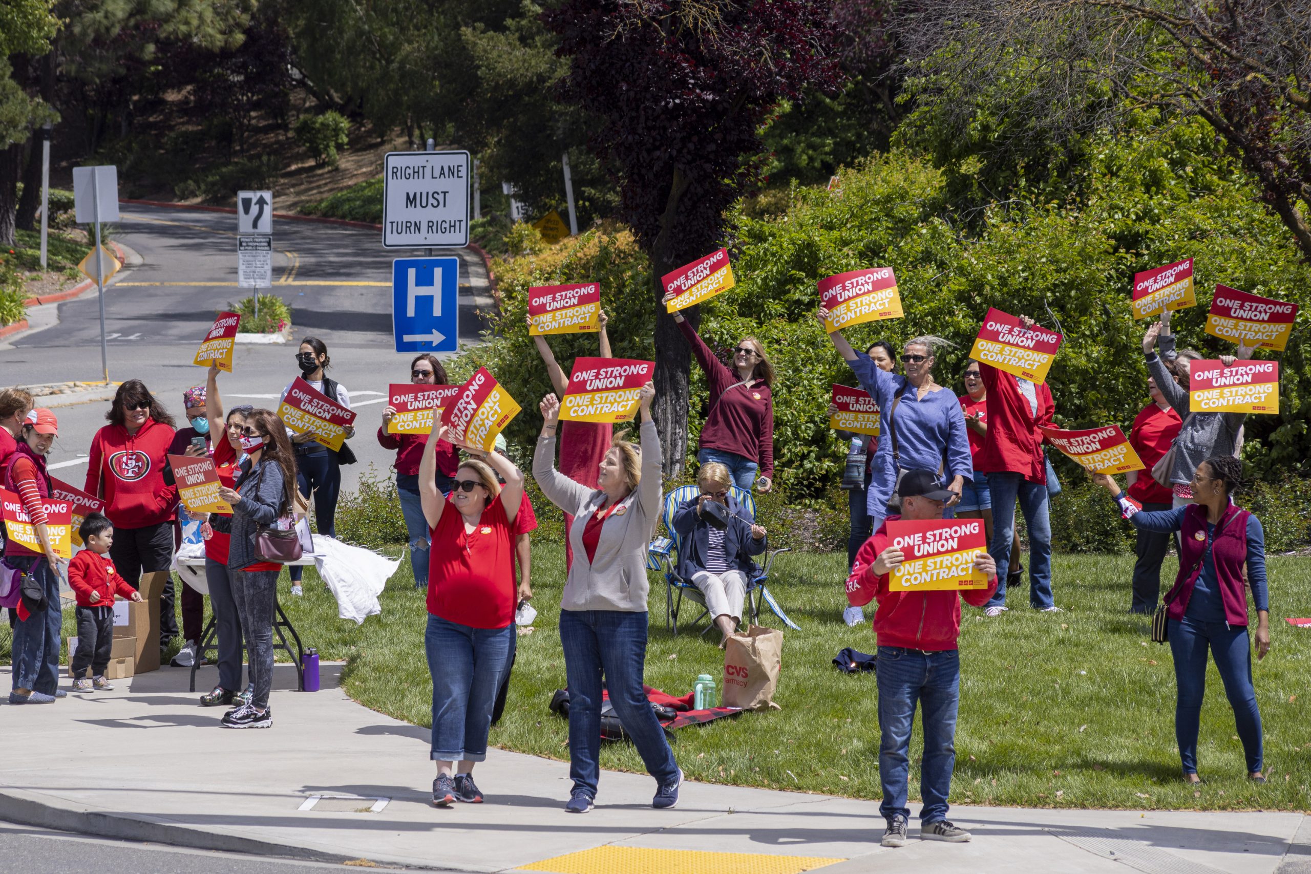 Tenet nurses picket, say they are burned out from grueling schedules and  staffing churn - Local News Matters