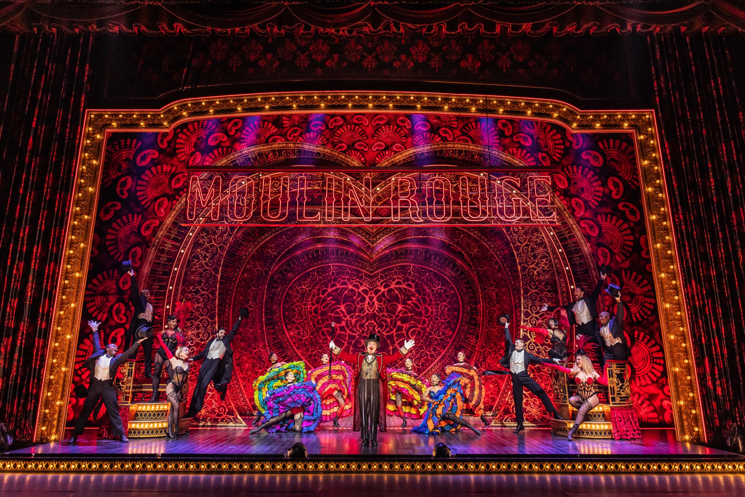 MOULIN MOULIN 　yu Review: 'Moulin Rouge' a delightful jukebox musical for all pop