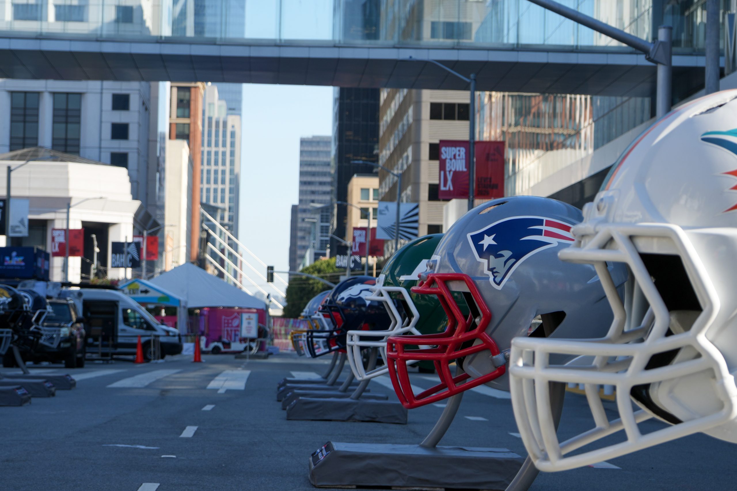 Football frenzy arrives in downtown SF with fan experience in
