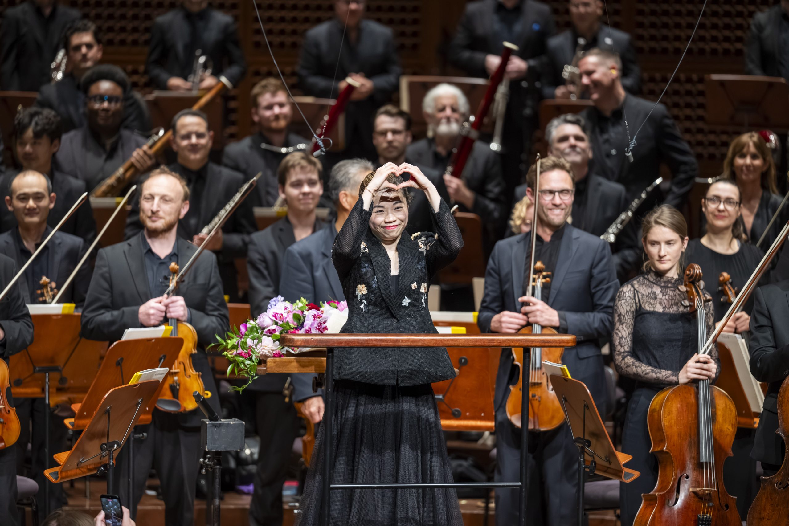 Elim Chan begins San Francisco Symphony tenure on strong, heartfelt note